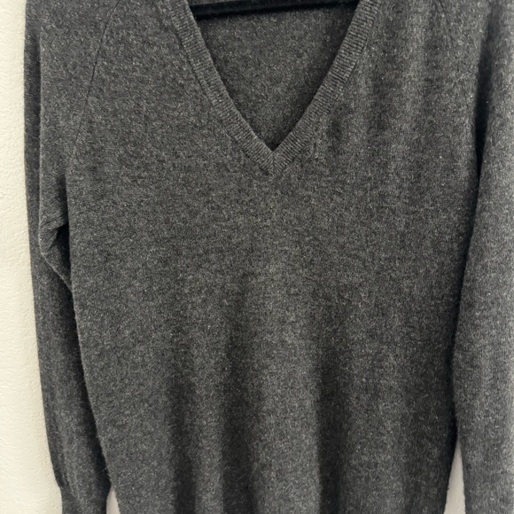 Equipment 100% Cashmere Gray Deep Crew Neck Sweater Relaxed Fit. Size S - Picture 7 of 16